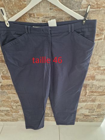 1 pantalon 98% coton bleu marine  taille 46 marque camaieu
