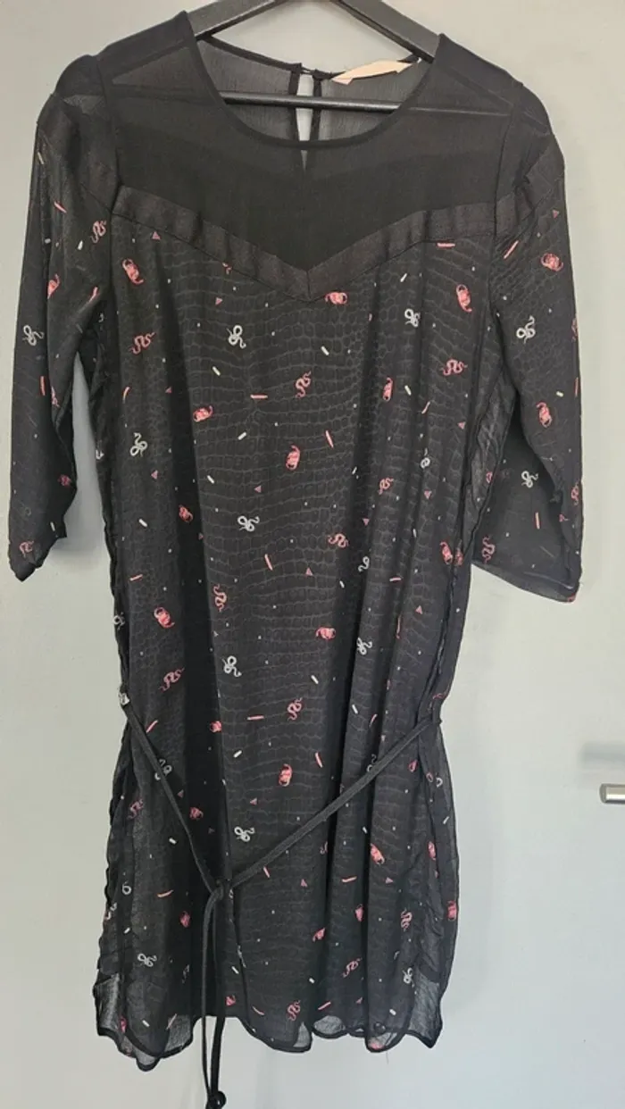 Robe noire Garcia Jeans M- imprimé serpent tendance