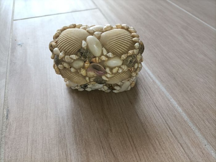 Petite boîte à bijoux en coquillages vintage bon état