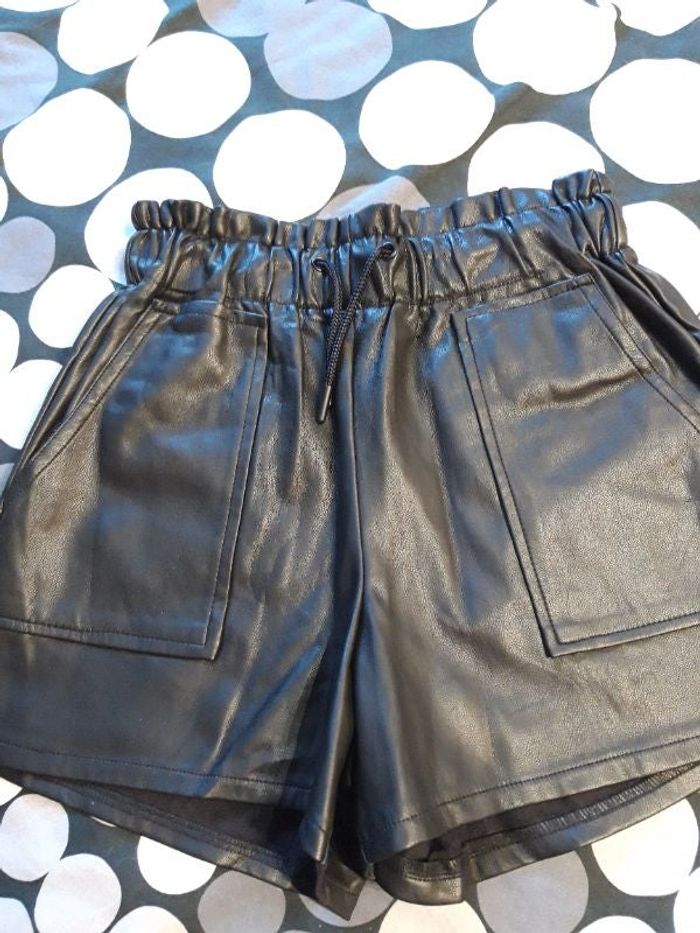 Short simili cuir gémo 14 ans neuf