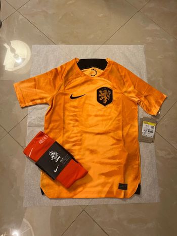 Maillot de foot Nike, équipe Pays-Bas avec chaussettes taille 7/8 ans authentique neuf