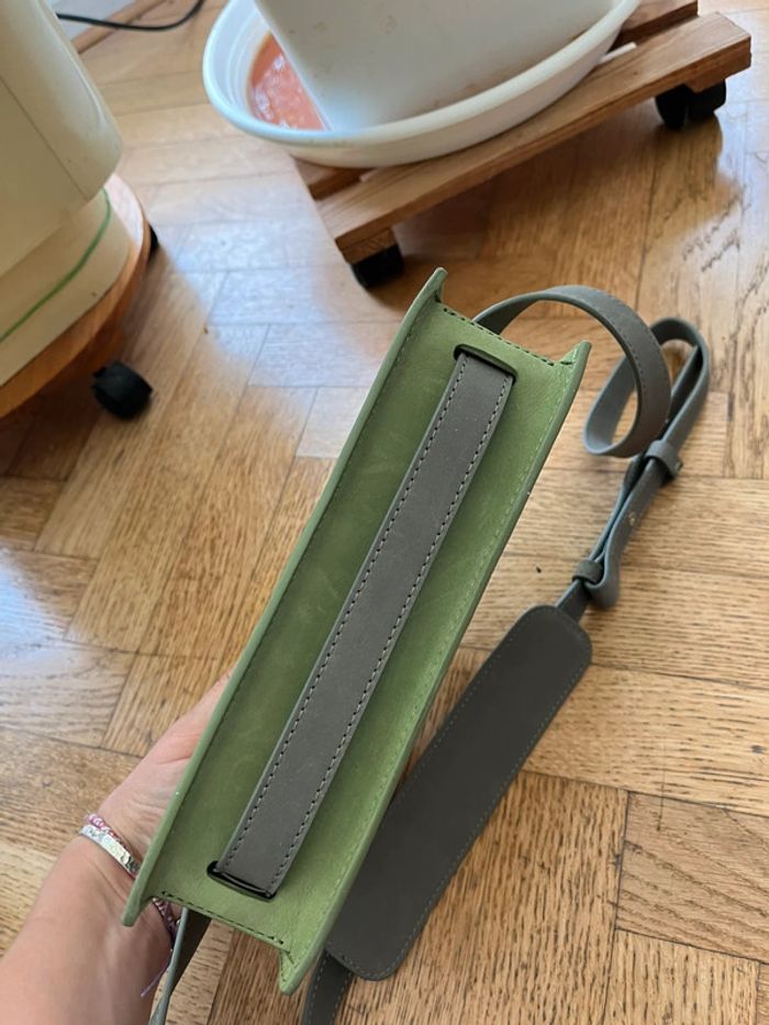 Petit sac vert marque arigato Très bon état - photo numéro 4
