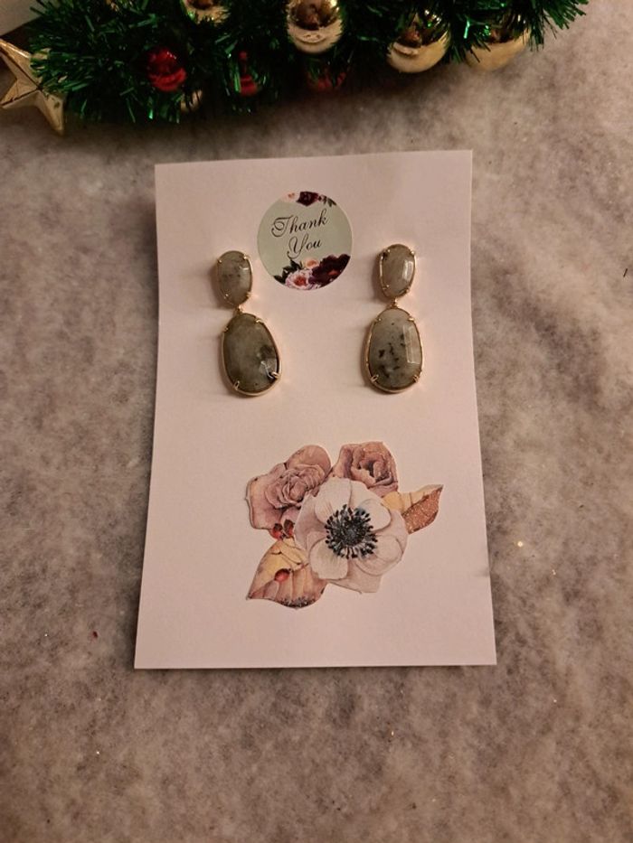 Boucles d'oreilles pendante grise et doré - photo numéro 2