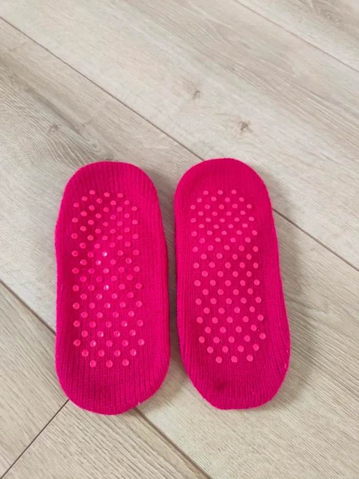 Chaussons chaussettes antidérapantes 31-34 - photo numéro 2