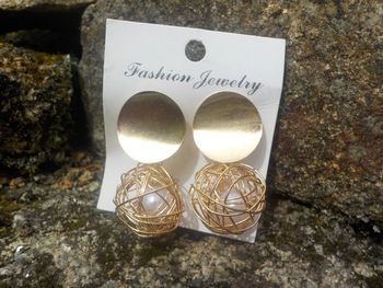 Boucles d'oreilles fantaisie cage dorée avec perle