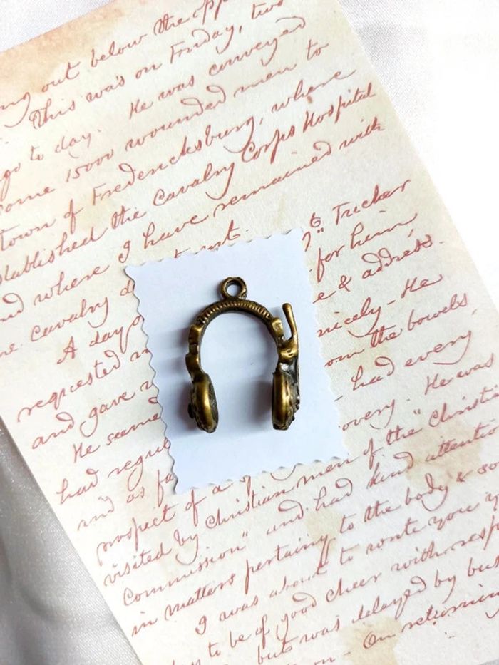 Magnifique pendentif casque audio geek couleur bronze style alternatif - photo numéro 2