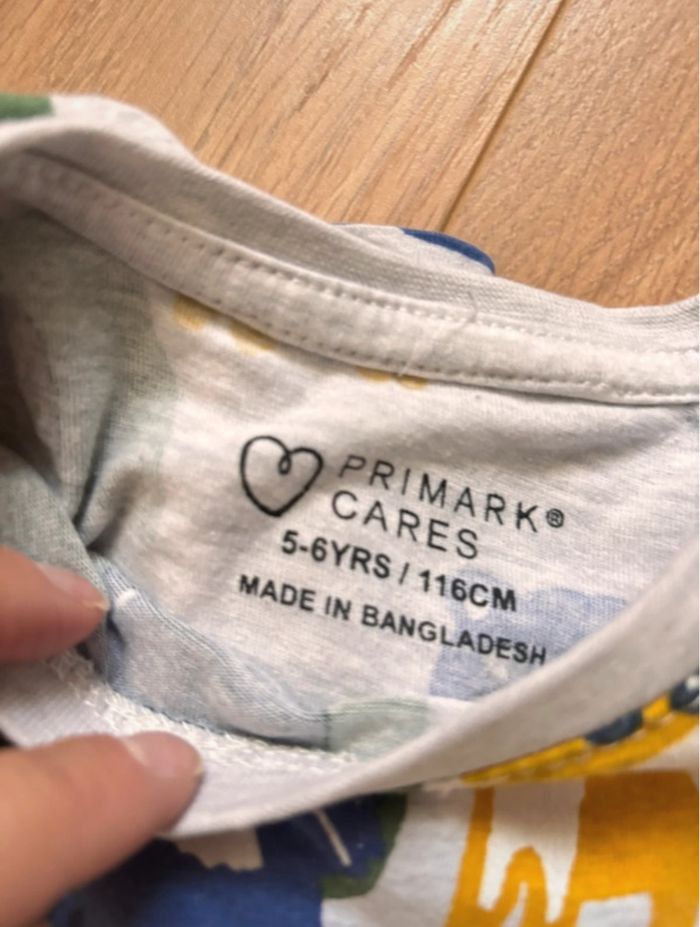 Lot 2 t-shirts manches longues Primark 5/6 ans - photo numéro 3