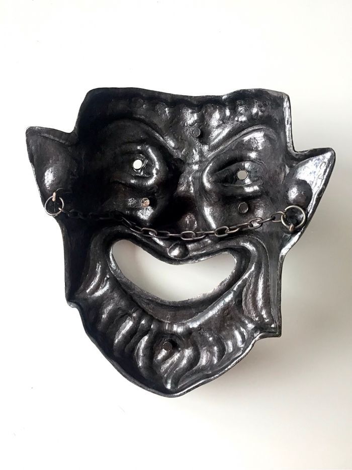 Masque de la tragédie grecque en mètal - photo numéro 2
