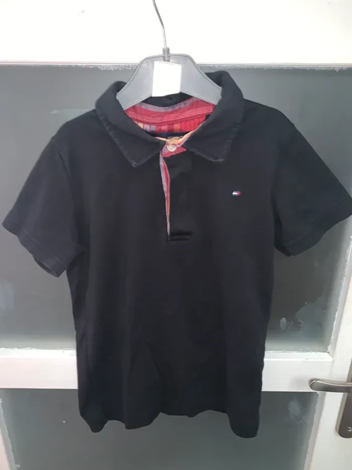 Polo noir 12 ans Tommy Hilfiger classique, logo poitrine