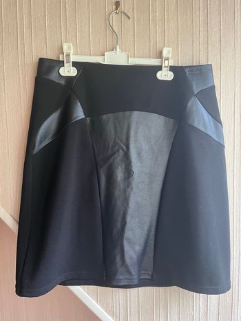 Jupe noire élégante avec empiècements effet cuir - taille 40