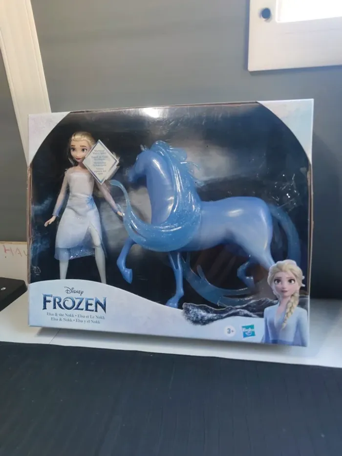 Figurine en boîte Disney Frozen elsa et le Nokk
