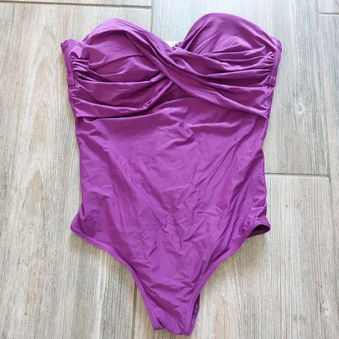 Maillot de bain 1 pièce Red point violet rembourré en haut taille 44