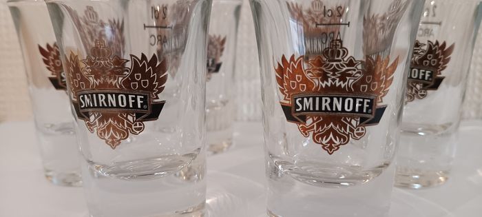 🎉 Lot de 6 Verres Shooter Smirnoff Dorés – Édition Collector ! 🎉 - photo numéro 3