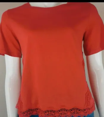 T-shirt marque Molly Bracken taille S couleur rouge avec  dentelle  neuf avec étiquette