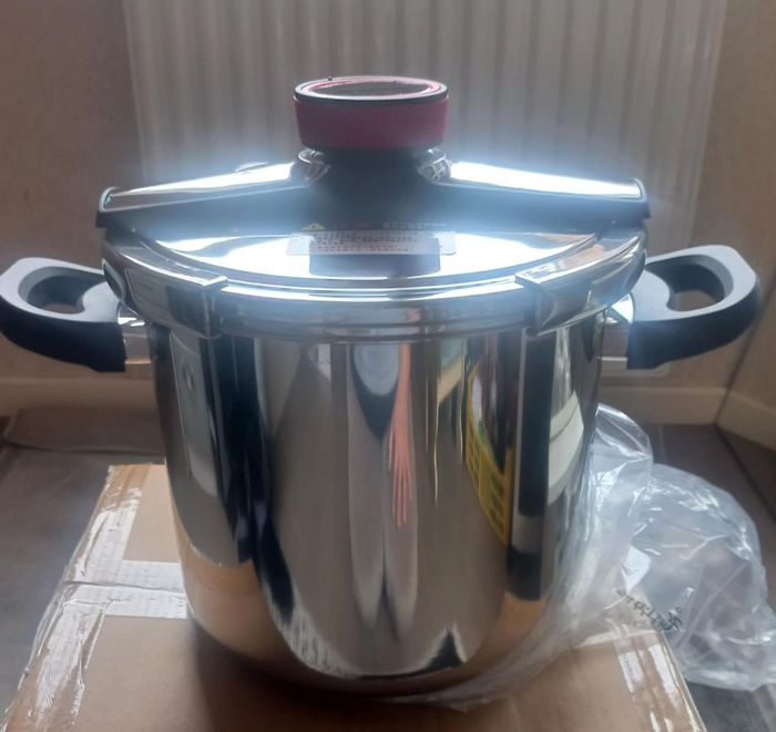 Autocuiseur en acier inoxydable 8 L convient pour cuisinière a gaz , les plaques induction - photo numéro 3