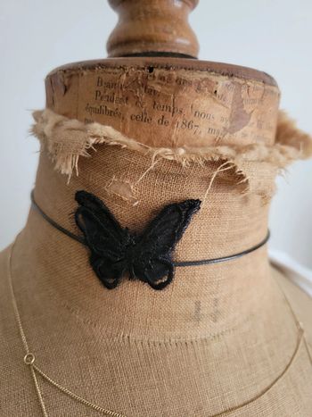 Collier schoker papillon noir