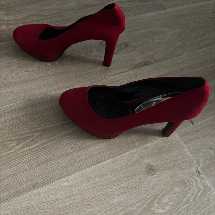 Chaussure à talon rouge - photo numéro 2