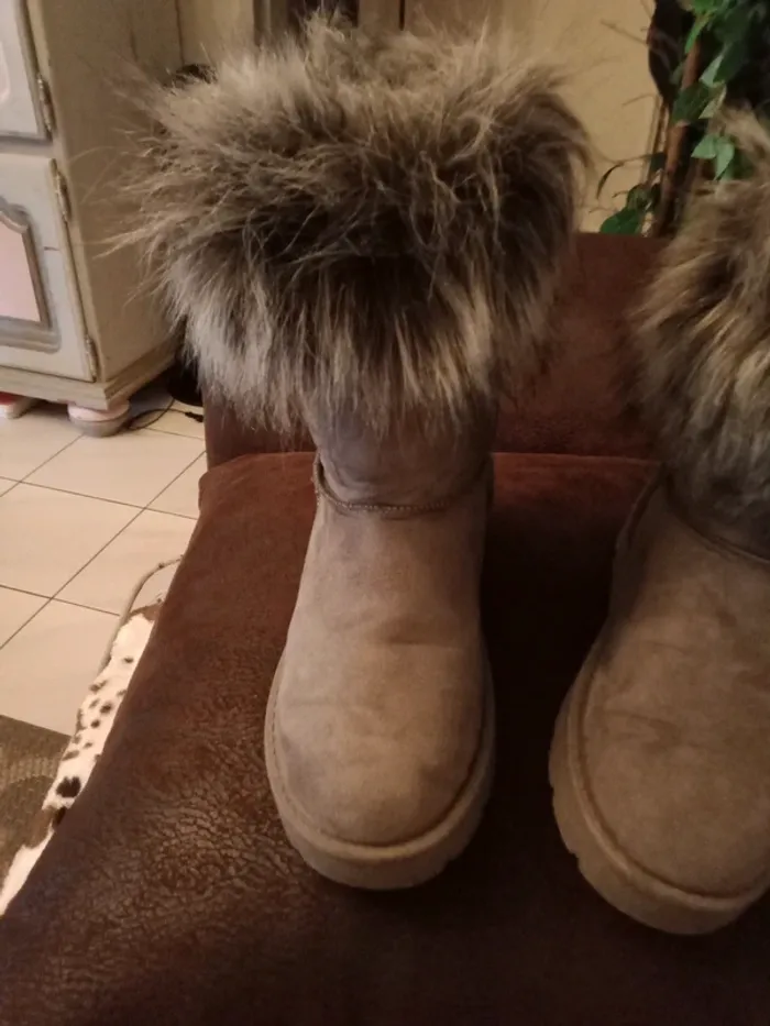 Paire de bottines fourrées - photo numéro 2