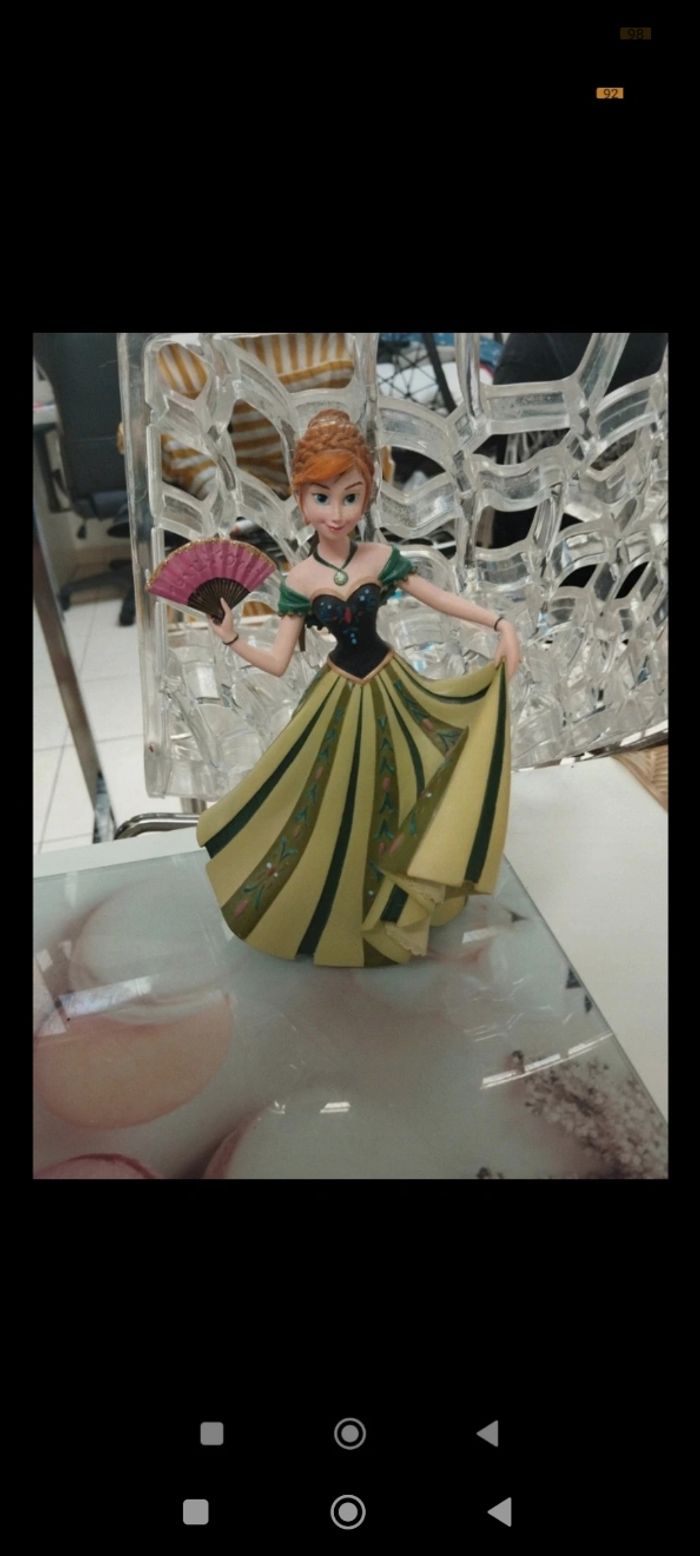 Figurine Disney rare reine des neige ( Anna)