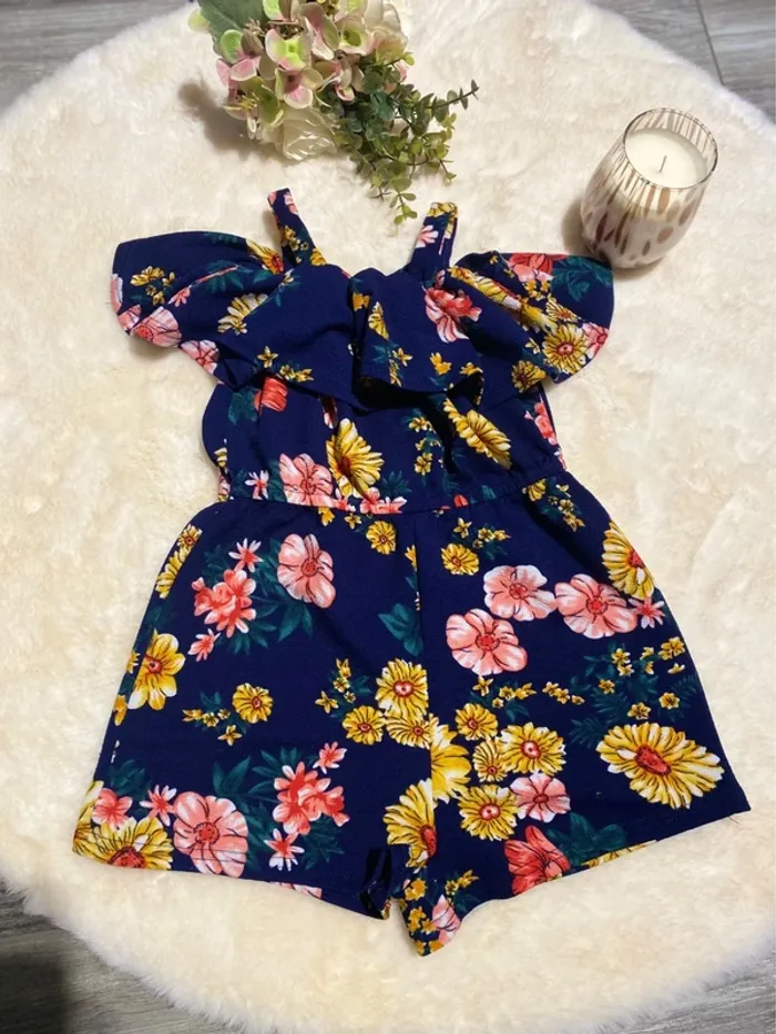 🌸💙Sublime combishort fleurie SHEIN fille - 9 ans - Bleu marine TBE 💙🌸 - photo numéro 2
