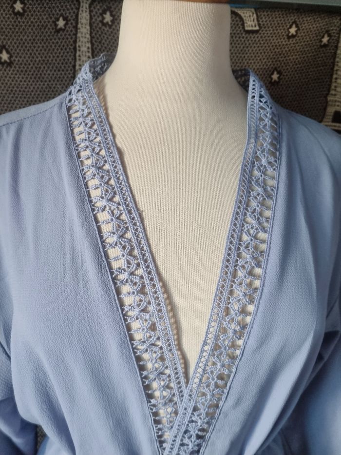 Kimono bleu clair à broderie taille 38-40 - photo numéro 3
