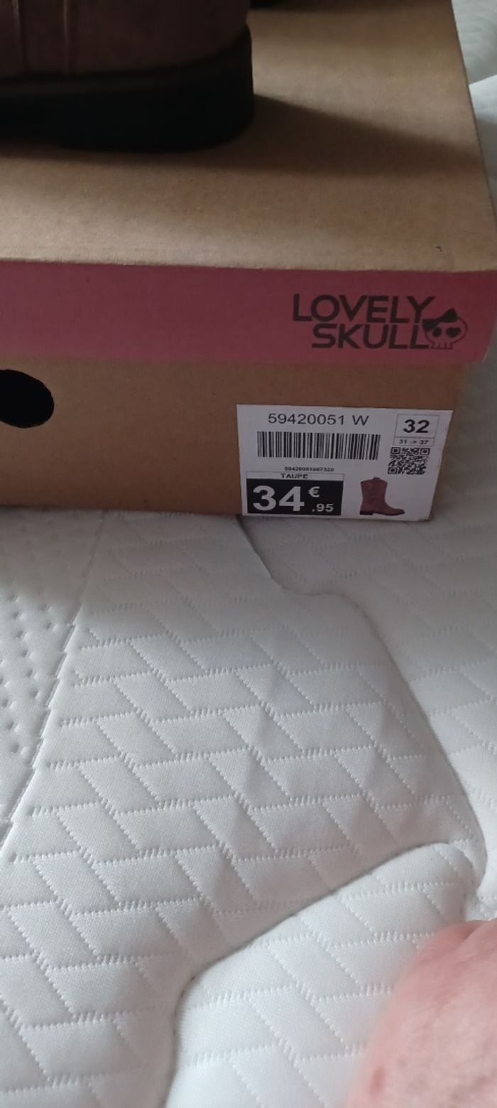 Très jolie mini bottes fille Pointure 32 - photo numéro 9