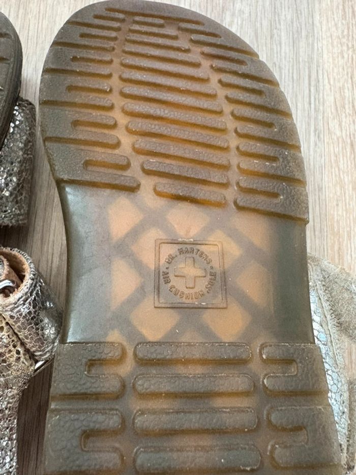 Sandales dorées effet craquelés à scratch Dr Martens pointure 28 - photo numéro 10