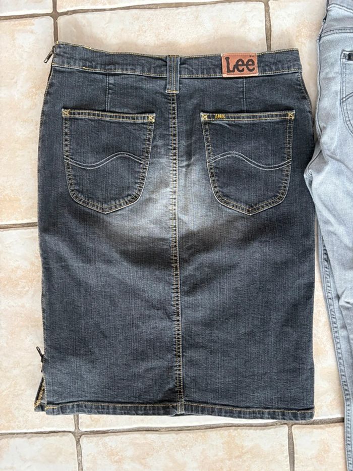 Lot jeans + jupe Lee - en très bon état - différentes tailles - - photo numéro 2