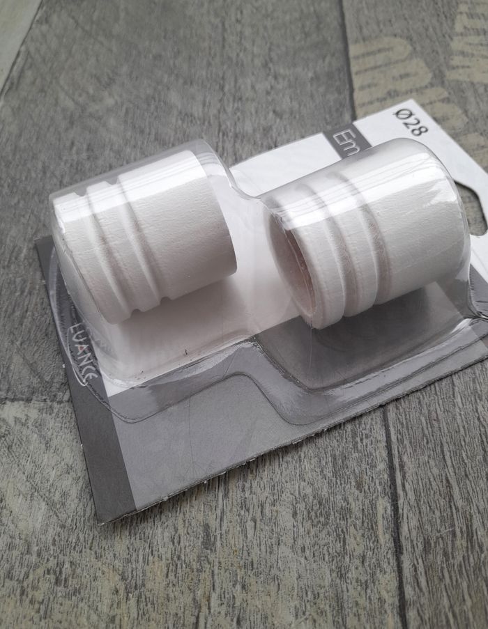 Embouts / bouchons en bois blanc pour tringle - photo numéro 2