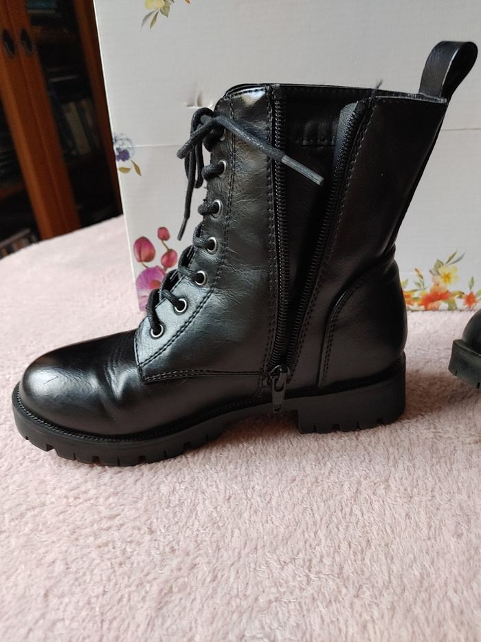 Bottines en cuir motif fleuri neuves pointure 31 - photo numéro 3