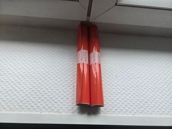 Film adhesif permanent rouge pompier pour machine de découpe