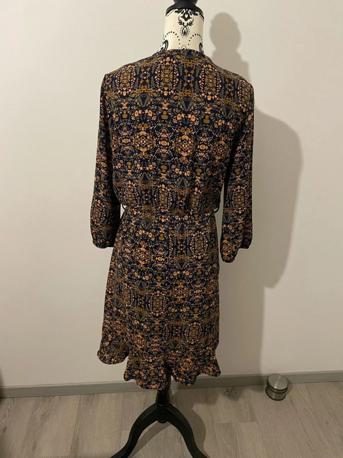 Robe manches longues col V volant bas bleu marine motifs beige orange Sarah John taille 38 - photo numéro 6