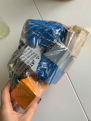 Lot de cubes et formes en bois