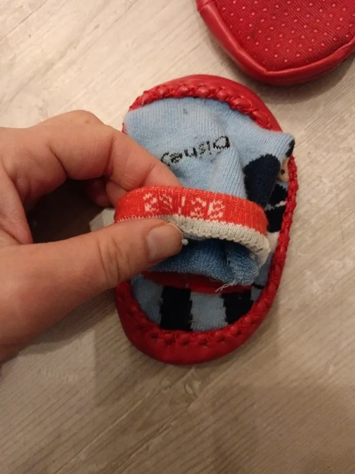 Chaussons chaussettes T23/26 Mickey - photo numéro 3