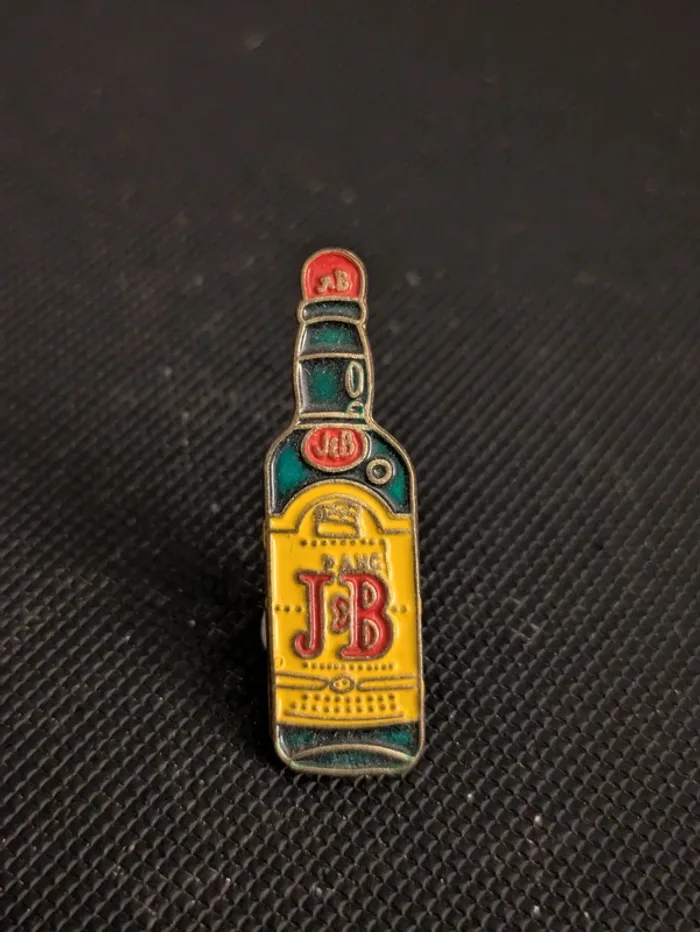 Pin's bouteille de Whisky J&B