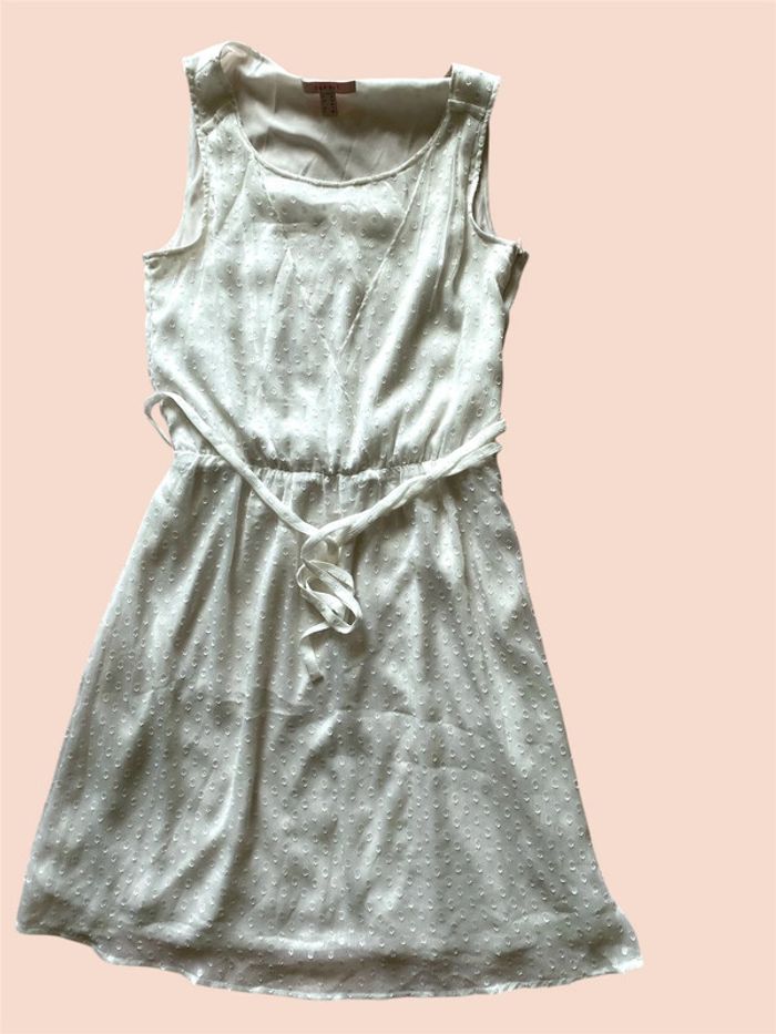 Robe blanche esprit