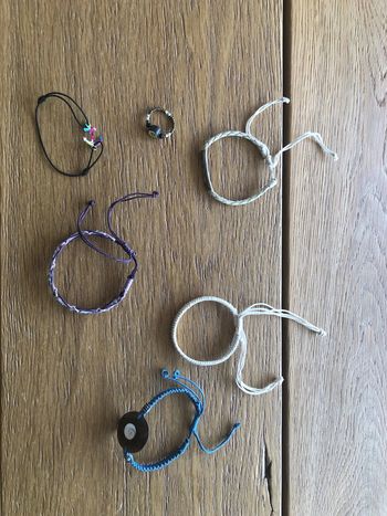 Lot de bracelets fantaisie et bague