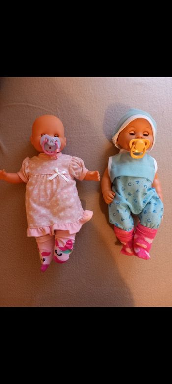 Lot de 2 poupons avec vêtements