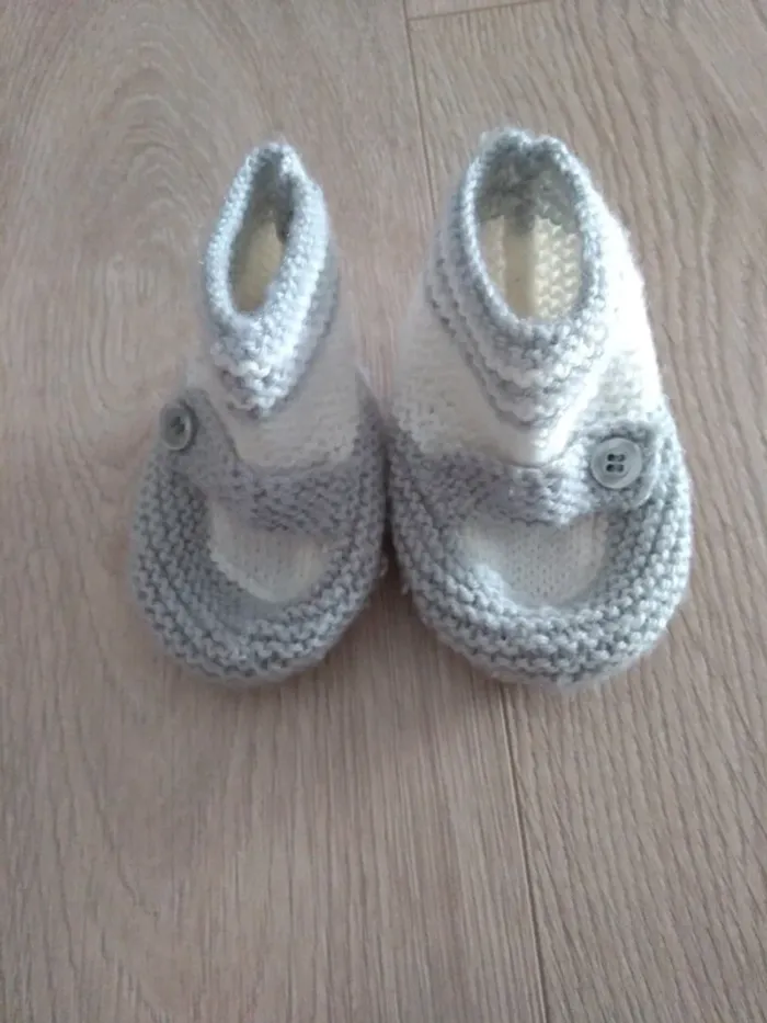 Chaussons gris blanc laine 0/6 mois