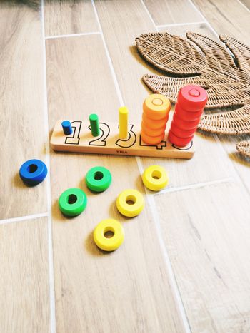 🔢Abaque anneaux multicolores numérotés en bois à empiler marque Viga