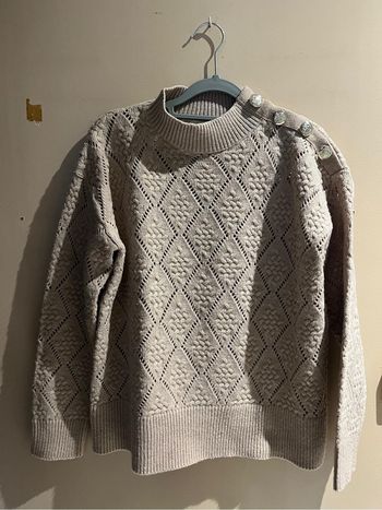 👚 Pull ajouré Beige avec boutons dorés