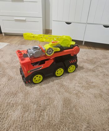 Grand camion de pompiers