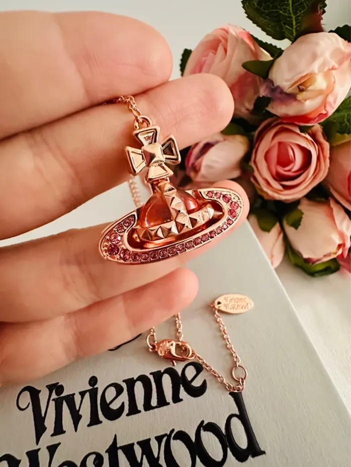 🪐Collier Vivienne Westwood Orbite rose gold & zirconiums roses - photo numéro 8