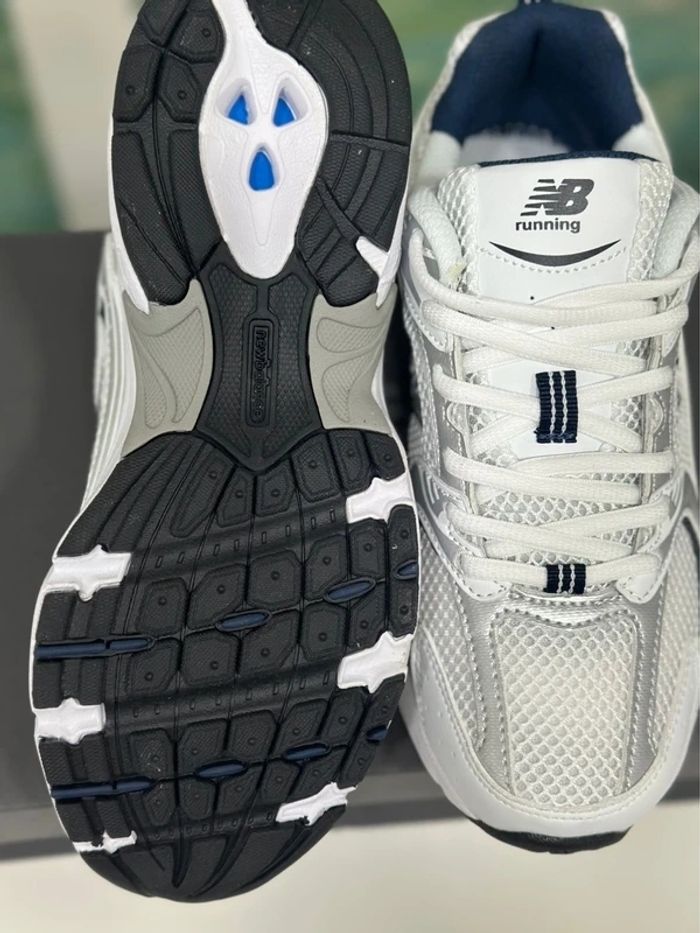 New Balance 530 Taille 41.5 - photo numéro 5