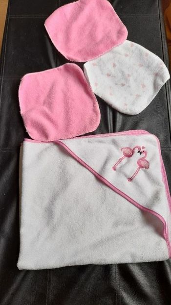 Cape de bain avec 3 chifffons