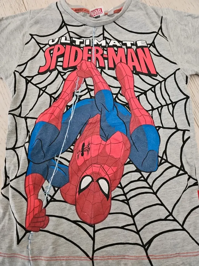 Tee-shirt Spidermam taille 4/5 ans - photo numéro 4
