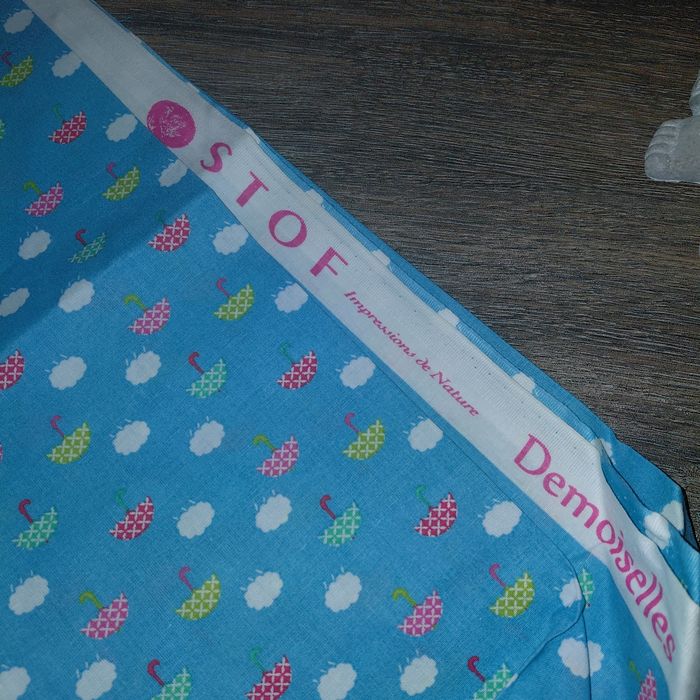 Stof- coupon de coton bleu petits parapluies - photo numéro 3