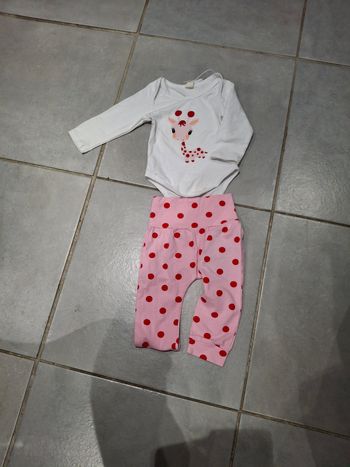 Ensemble  body et pantalon  taille 12-18 mois