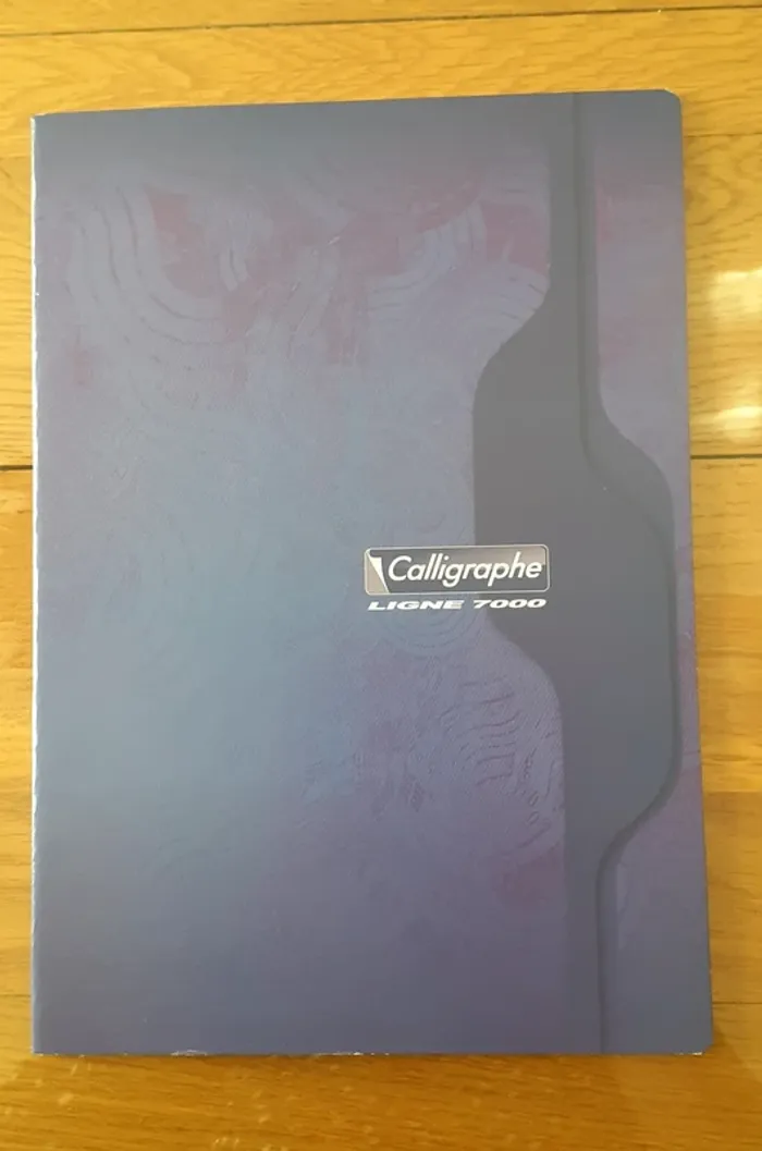 Cahier neuf avec petits carreaux