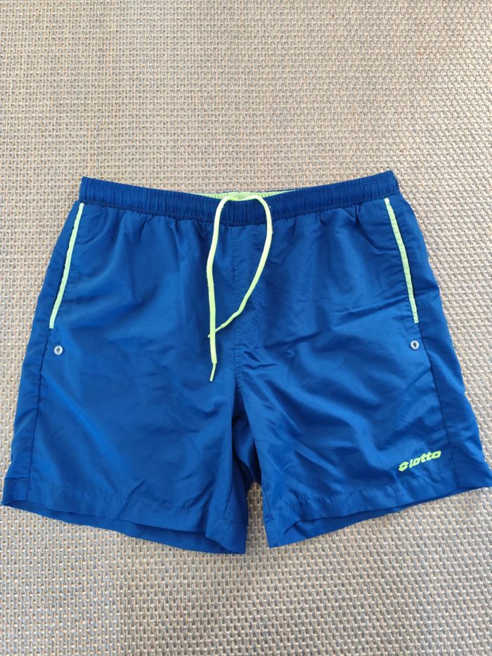 Short Lotto , taille M , très bon état